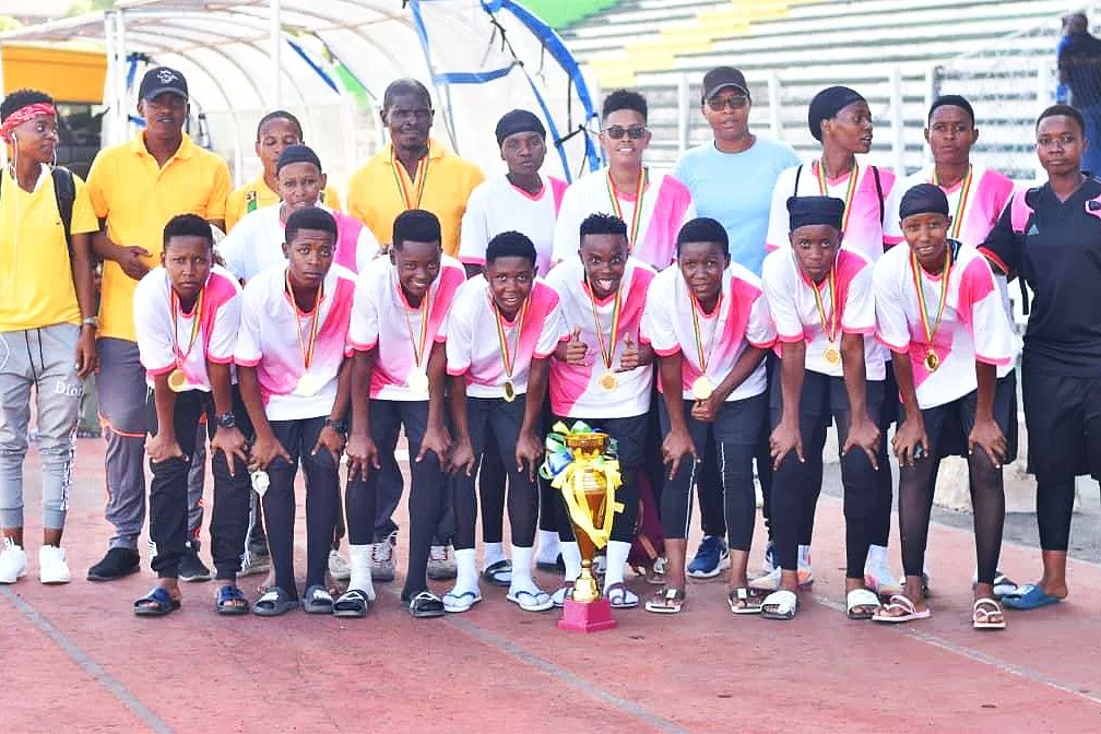 IshengomaIrene's tweet photo. #MapinduziCup2022 kwa wanawake #Newgenerationfc ndio wamebeba kombe hilo.
Nafurahi kuona licha ya changamoto ikiwemo kukosa udhamini wa vifaa vya michezo, maji ya kutosha, zawadi ya haja,promo kwa vyombo vya habari bado wamepambana na kuonesha kuwa #sokalawanawake ni imara π₯πͺ https://t.co/GpeCCQgMW5