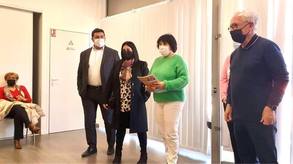 Cet après-midi, la salle du local des seniors de la Duranne étaient remplie de personnes ravies de voir que le club repartait vers une année pleine d'activités, nouvelles et anciennes et que la nouvelle équipe comptait bien faire en sorte de créer ce lien social