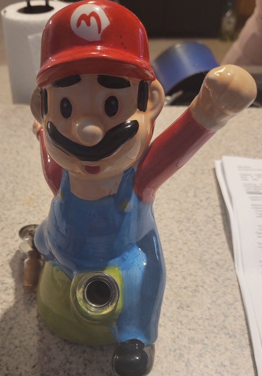 comedyjoeshmoe's tweet photo. @SmokingOutlet  gave this as a gift for Christmas. When people used it, they said it was unsealed and leaked all the smoke out. Contacted this company due to one time use can't exchange. Don't use this company, won't even back up their own defective products. https://t.co/mFf834fNmr