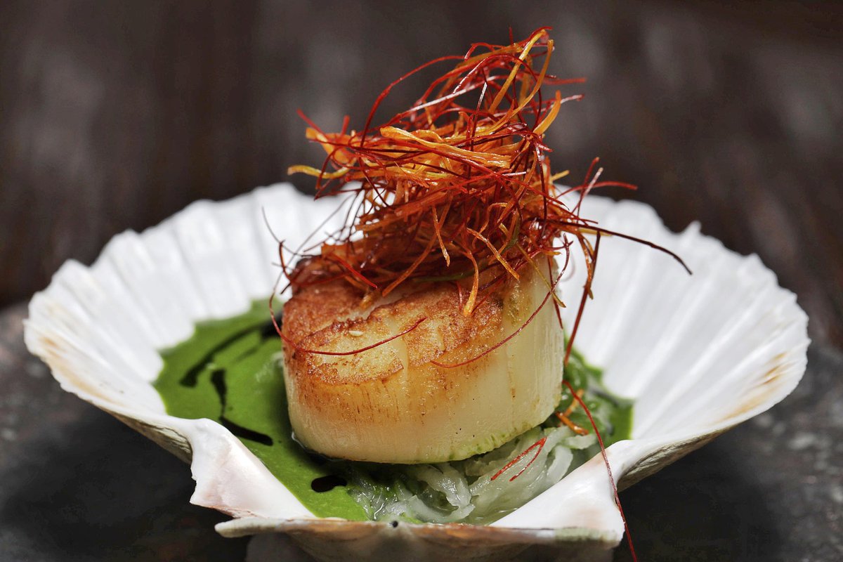 ‘Orkney King Scallop with Fragrant Asian Green Curry’ from <a href="/JamesMartinMCR/">JamesMartinMCR</a> with <a href="/jamesmartinchef/">James Martin</a> this evening.