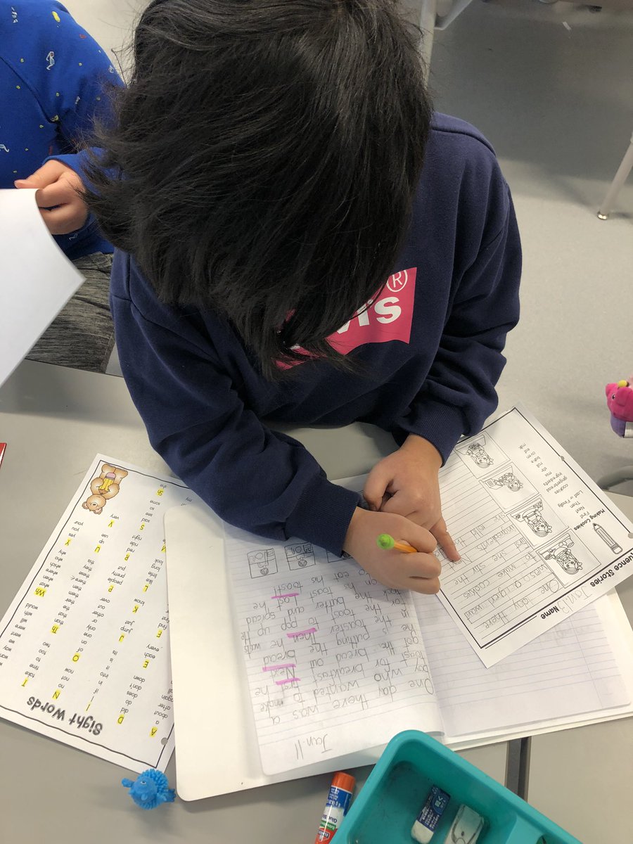A look into our Writer’s Workshop. Today our compositions were of Procedural Writing. Each leader was on task and had the opportunity to have a visit with a quiet friendly monster. 
#differentiation #writingtools #engagement #authorsatwork <a href="/Connaughtcomets/">Ecole Connaught</a>