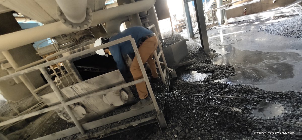 SANTOSH00670631's tweet photo. @aintpcworkers @ntpclimited @CMDNTPC @BMSkendra @ndtv फोटो है 25 मार्च 2020 की, हम हैं DT-18 बैच, भरी लॉकडाउन में जब प्लांट में एक भी कॉन्ट्रैक्ट वर्कर नहीं थे तब हम हमारी प्लांट को बंद होने नहीं दिए थे ।खुद (MRS) मिल रिजेक्ट सिस्टम में फावडा पकड् कर कोएला निकाले हुए, अपना पुरा योगदान देते हुए। https://t.co/1qAznOEJqr