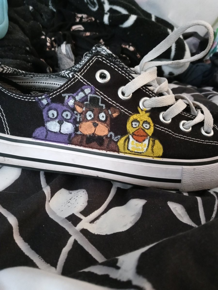 FelixTheAwkward's tweet photo. Practicing painting on a shoe. Making Indie Horror shoes... Who should be on my left foot!? https://t.co/hlmMeoMso6