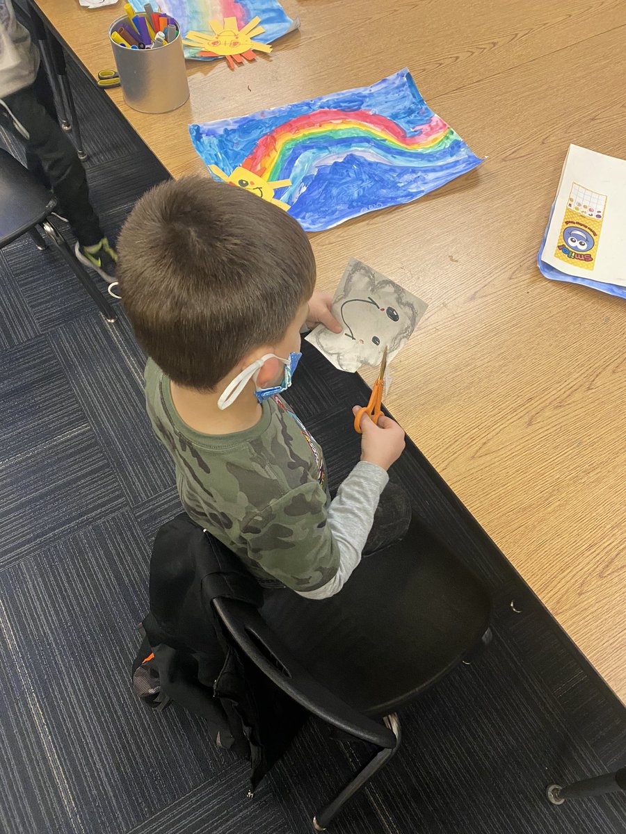 ChereSwearingen's tweet image. If you are in need of joy, go watch Kindergartners make rainbows in art.❤️🌈