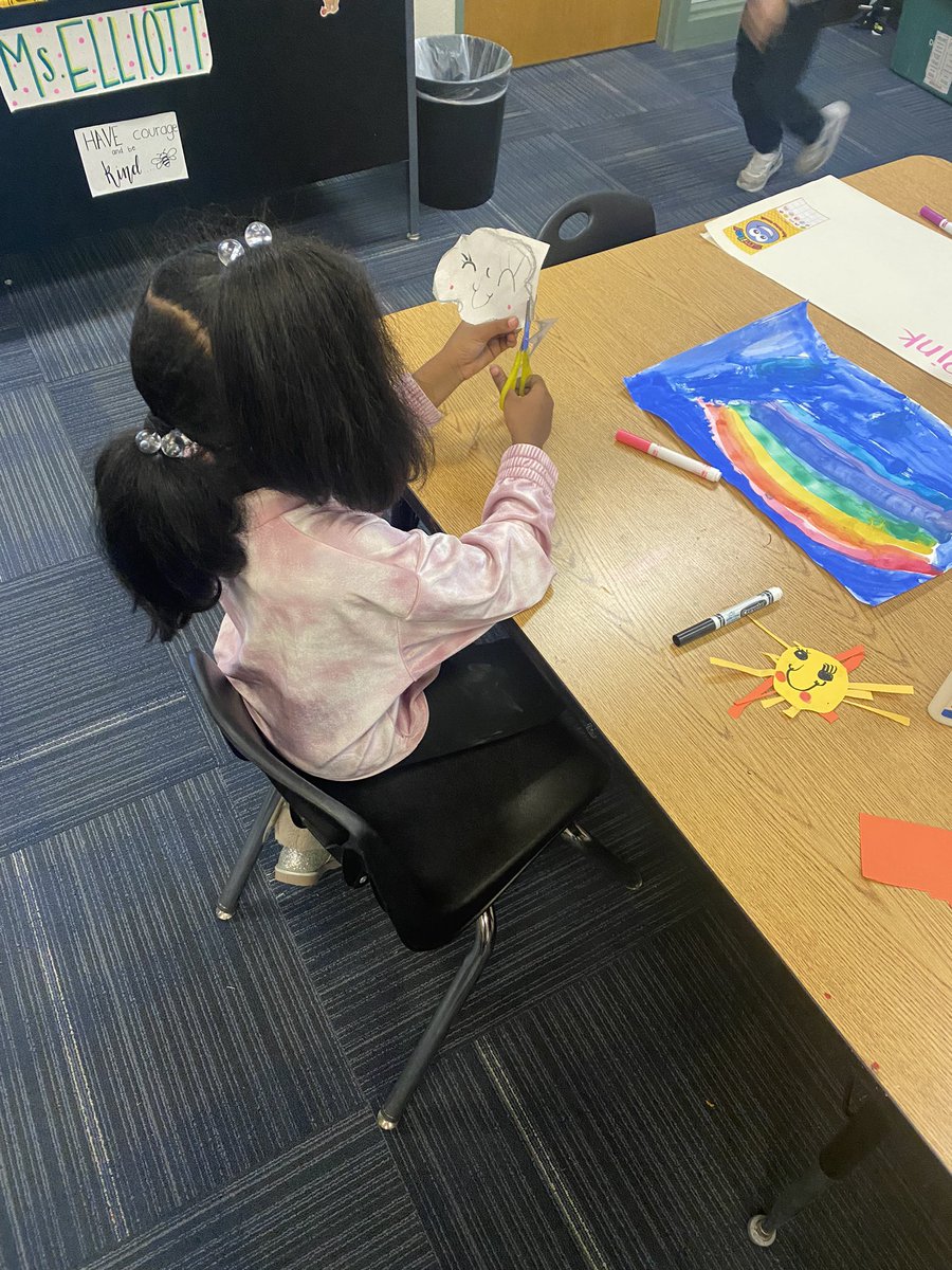 ChereSwearingen's tweet image. If you are in need of joy, go watch Kindergartners make rainbows in art.❤️🌈