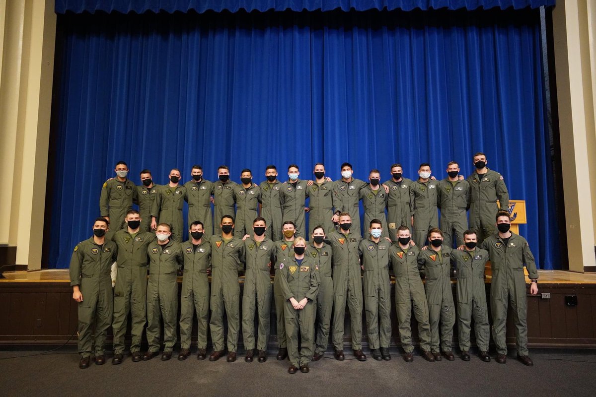 CNATRA's tweet photo. Congratulations, Class 22-04 at Naval Aviation Schools Command ๐ Naval Introductory Flight Evaluation (NIFE) is the very first stage of training for our new aviators. Next stop: Primary training in the T-6B Texan II! โ๏ธโ๏ธ๐บ๐ธ @flynavy #FlyNavy #FlyMarineCorps #FlyCoastGuard https://t.co/aqB46GoXBp