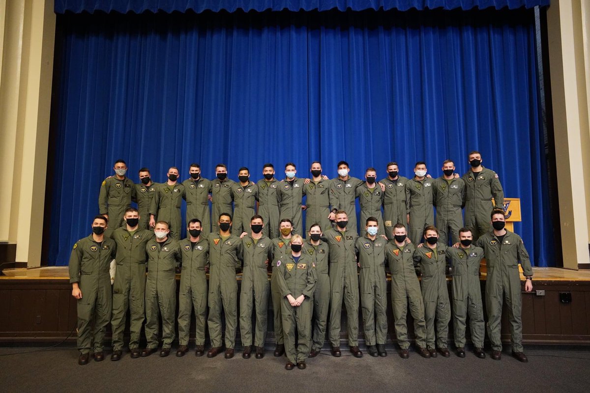 Congratulations, Class 22-04 at Naval Aviation Schools Command 🎉 Naval Introductory Flight Evaluation (NIFE) is the very first stage of training for our new aviators. Next stop: Primary training in the T-6B Texan II! ✈️⚓️🇺🇸 @flynavy  #FlyNavy #FlyMarineCorps #FlyCoastGuard