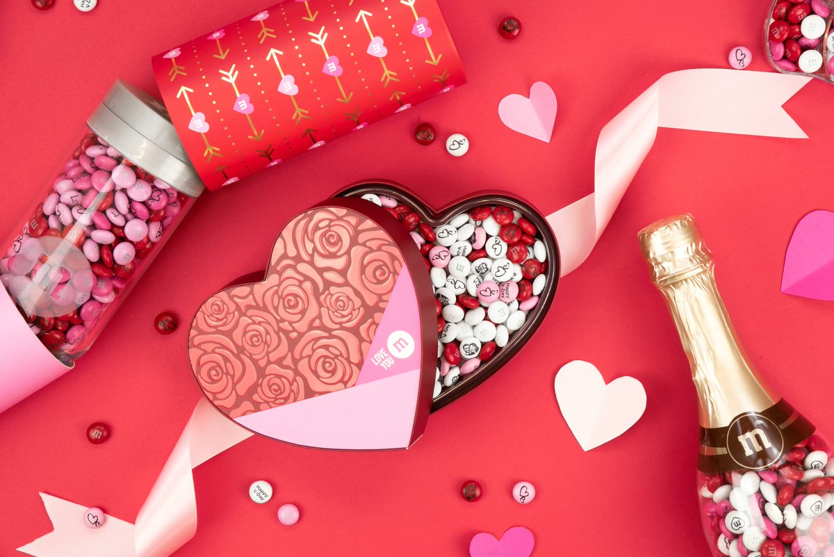 initiate_it's tweet photo. Be sure to check out M&amp;M'S 2022 Valentine's Gift Guide - featuring the 🍬sweetest🍬 personalized gift options from @mmschocolate all in one convenient place! Take a look: https://t.co/OFRKVDBT7i #GiftGuide #ProductPhotography https://t.co/bRBSDmQoHb