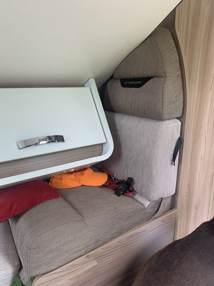 Rach3426's tweet photo. @amycharlotte82 I’m sorry to have to contact you this way, I just want someone to help with the collapsed bed on my swift.    
Swift couldn’t explain the issue with the recall, they could see on their system but they also acknowledged that we couldn’t see it on Brownhills system” https://t.co/Yu4iPUQS4f