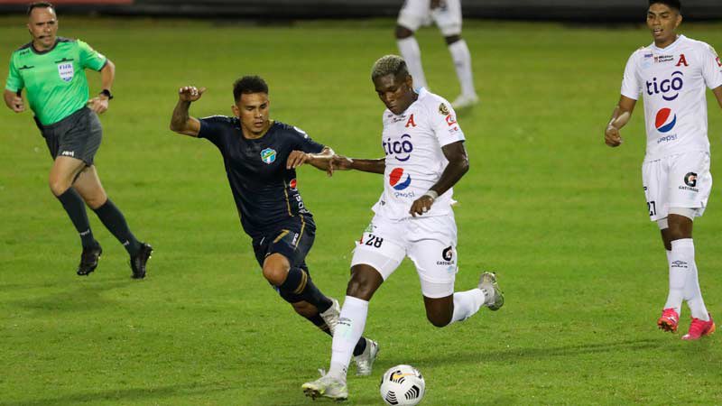 PERDONARON AL COLOMBIANO 
La dirigencia aliancista decidió perdonar al jugador colombiano Stiwar Mena, después de que se disculpara por haber firmado con el Unión Magdalena, mientras era esperado en el país para continuar en el Clausura 2022. vía: <a href="/CanchaEDH/">La Cancha</a>. #BandaDeportiva