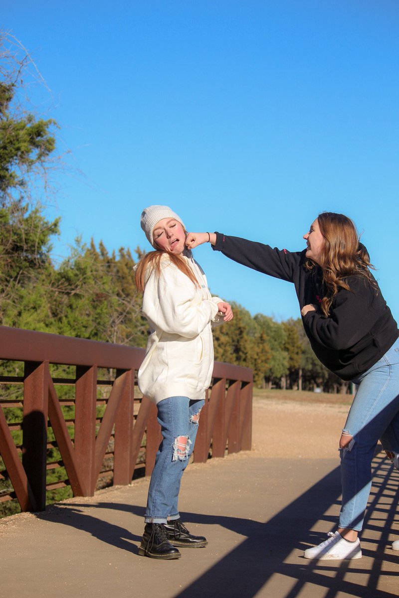 amandamaglich's tweet photo. our friendship summed up into 4 pics https://t.co/uCqCOQWXE0