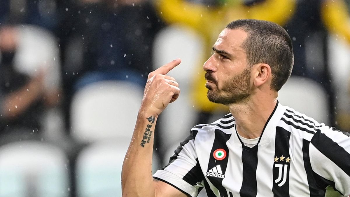 AndreaAime11's tweet photo. RT se sei dalla parte di Leo❤⚫⚪⚫❤
#IoStoConBonucci #FinoAllaFine https://t.co/XKWMMOrLCw