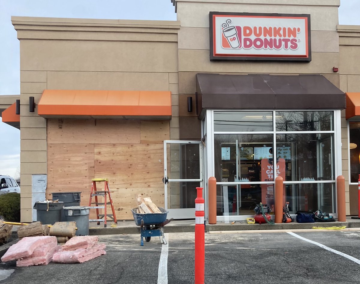 BradPierceComic's tweet photo. Someone misinterpreted the Drive Thur sign. Only in West Warwick will you find someone drunk enough to drive through the side of a @dunkindonuts on a Thursday morning. #Dunkin #drivethru https://t.co/BdfBfW2QAE
