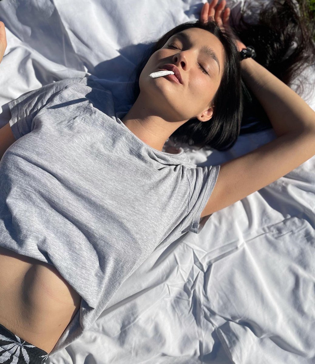 dreamganjagirl's tweet photo. Soaking up the sun!☀️ 
#CannabisCommunity #Dreamganjagirl #DGG💚 #420friendly #ganjababes https://t.co/6CstPOOLgV