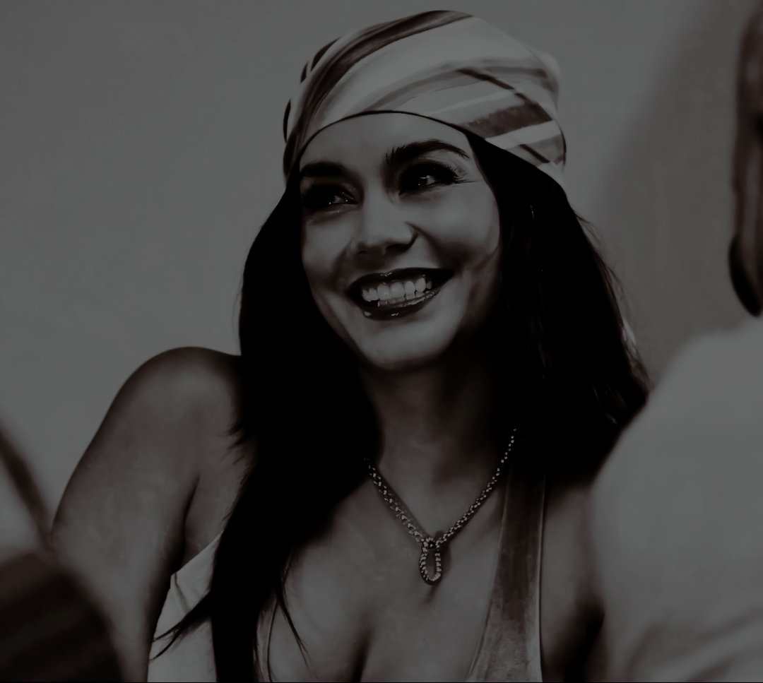 𝐈 𝐰𝐚𝐬 𝐚 𝐩𝐨𝐞𝐦 𝐲𝐨𝐮 𝐧𝐞𝐯𝐞𝐫 𝐫𝐞𝐚𝐝 𝐩𝐞𝐫𝐡𝐚𝐩𝐬, 𝐲𝐨𝐮 𝐰𝐞𝐫𝐞 𝐚 𝐩𝐨𝐞𝐭 𝐰𝐡𝐨 𝐧𝐞𝐯𝐞𝐫 𝐰𝐫𝐨𝐭𝐞

               -𝐆𝐃𝐊