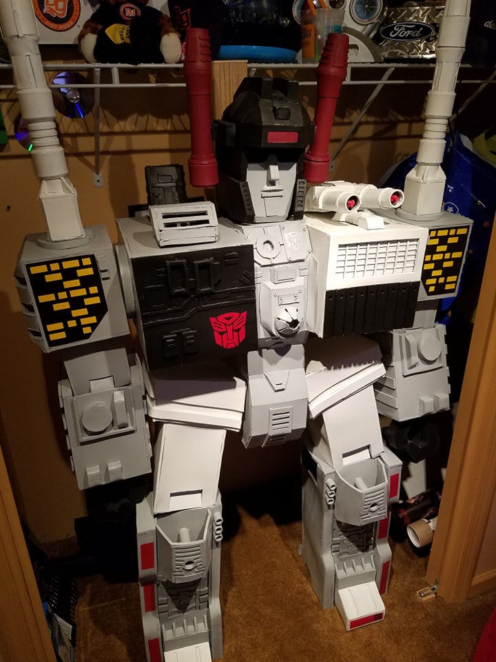 Optimus_Is_Here's tweet photo. Remember when ... π±ππ€π€
https://t.co/nyaF6uhGBo
#OptimusIsHere #Metroplex #Transformers #Cosplay #foambuild #foamprops #props #pandemic #quarantine #inspiration #fun https://t.co/vK766PWFzZ