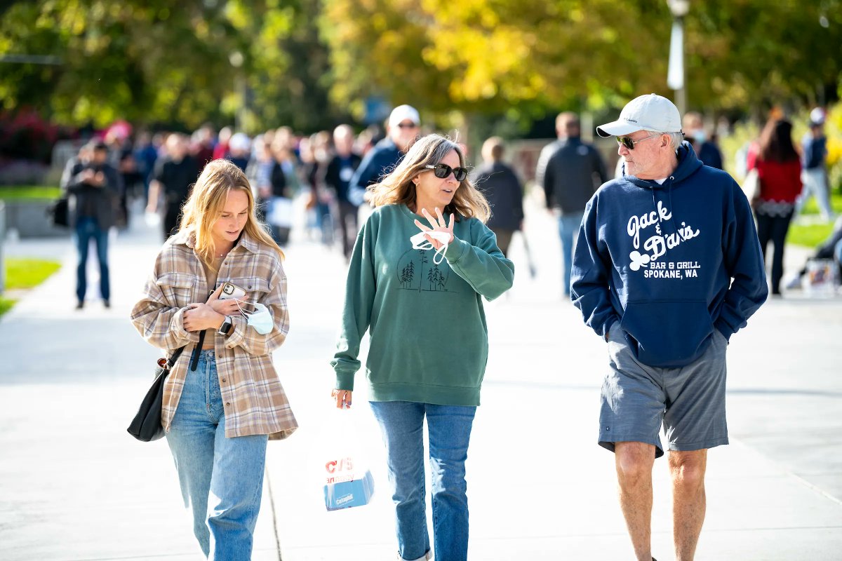 ZagFirstYear's tweet image. Hey Zags! We are hiring two paid event coordinators to join our core team to help plan and assist with new student and parent and family orientation and family weekend. The link to apply and to more information is in our bio. Let us know if you have any questions. #GoZags #BeAZag