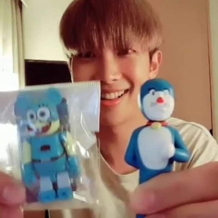 hourlyforbts_'s tweet photo. "eu gosto de coisas pequenas e fofas" - namjoon https://t.co/sVKlCRtUzx