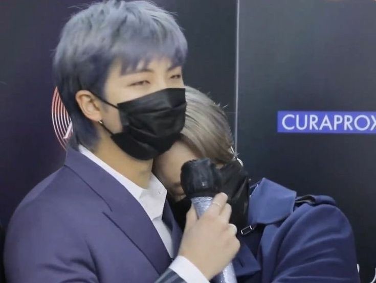 hourlyforbts_'s tweet photo. "eu gosto de coisas pequenas e fofas" - namjoon https://t.co/sVKlCRtUzx