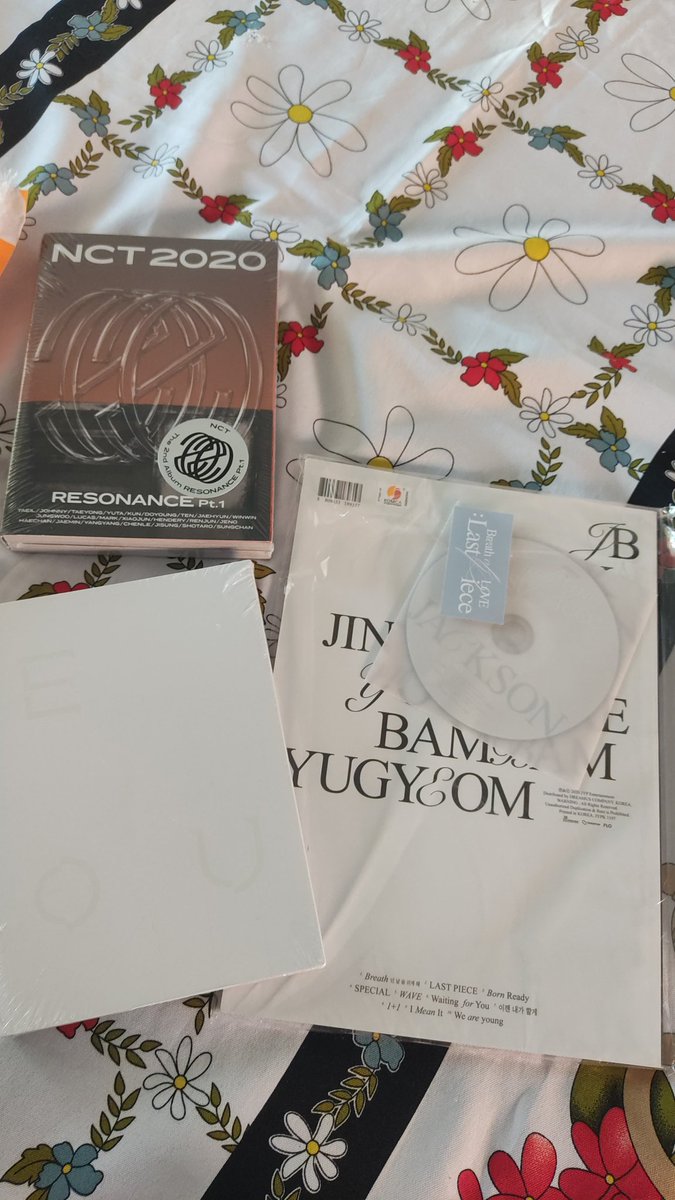 FromZeroKS's tweet image. Os álbuns da Ceg mista que vieram de avião chegaram meus amores, irei mandar email para os compradores logo logo.