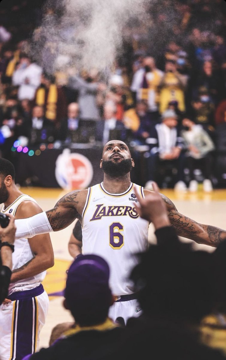 lbjforIife's tweet photo. RT to vote #LeBronJames as the #NBAAllStar captain! 

🚨 votes count double today 🚨 https://t.co/VsK0nMiYxg
