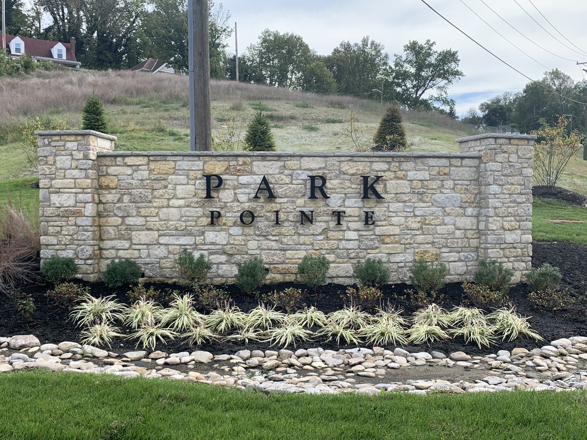 JoshuaOneGroup's tweet image. It's a new year, but the real estate market remains red hot. New data from Nov 2021 shows 83% of homes sold that month were on the market for less than a month.

Thinking about building a new custom home? Check out joshuaone.com and schedule a private tour. #customhomes