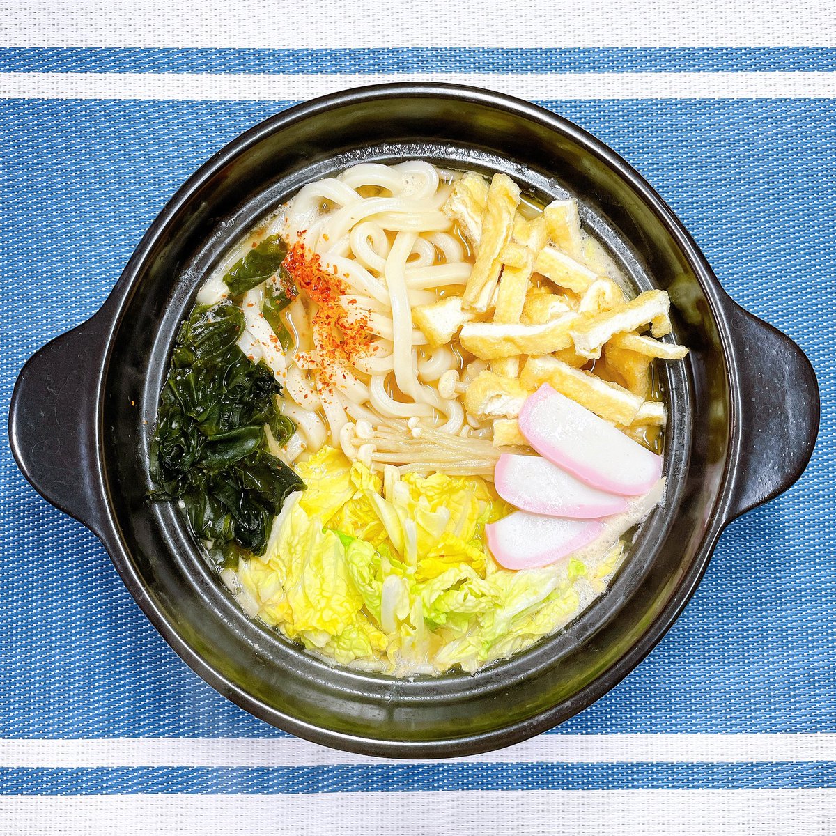 Nabeyakiudon is typical breakfast in Japan 🍲 朝ごはんといえば、鍋焼きうどんです🙂