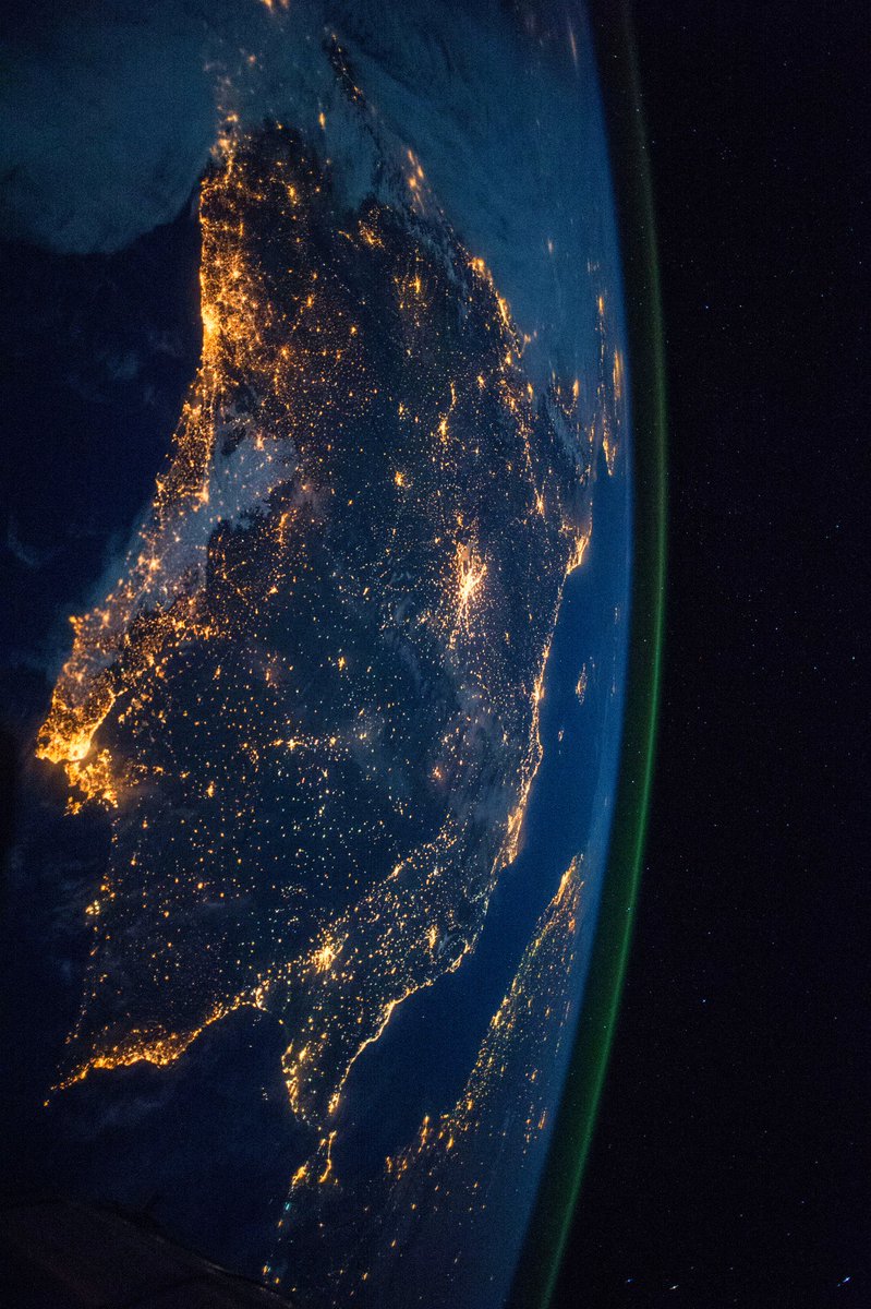 Vista de la Península Ibérica y el norte de África desde la Estación Espacial Internacional.
-NASA

#Africa #PenínsulaIbérica #EstaciónEspacial #NASA