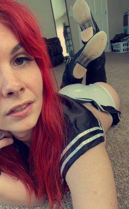 wanna let me step on you? https://t.co/aT5p3OOx0C