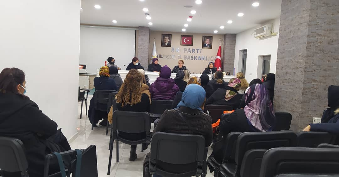 akkadinbilecik's tweet photo. İl Kadın Kolları Başkanımız @HasitMutlu Başkanlığında haftalık olağan Yürütme ve Yönetim toplantımızı ,Mahalle Başkanlarımız ve İnhisar İl Genel Meclis Üyesi Sn.@nihalarslan1973  Hanımın katılımıyla gerçekleştirdik.
Nihal hanıma ziyareti için teşekkür ederiz. https://t.co/IO9iuaqhAA