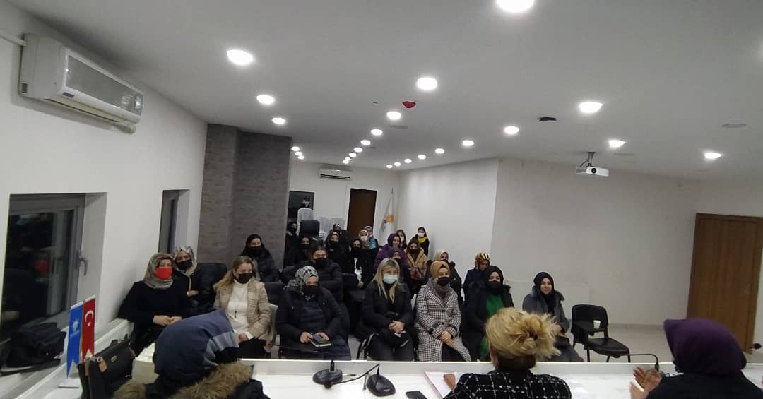 akkadinbilecik's tweet photo. İl Kadın Kolları Başkanımız @HasitMutlu Başkanlığında haftalık olağan Yürütme ve Yönetim toplantımızı ,Mahalle Başkanlarımız ve İnhisar İl Genel Meclis Üyesi Sn.@nihalarslan1973  Hanımın katılımıyla gerçekleştirdik.
Nihal hanıma ziyareti için teşekkür ederiz. https://t.co/IO9iuaqhAA