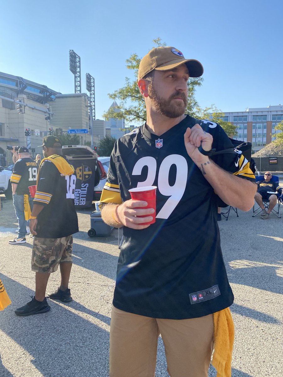 iSNO13's tweet photo. Happy Birthday to the best husband and friend I could have asked for. His only flaw - not being a Titans fan. Happy 30th @riverboat21 - aging like fine wine over here. https://t.co/0XxN0tnRSr