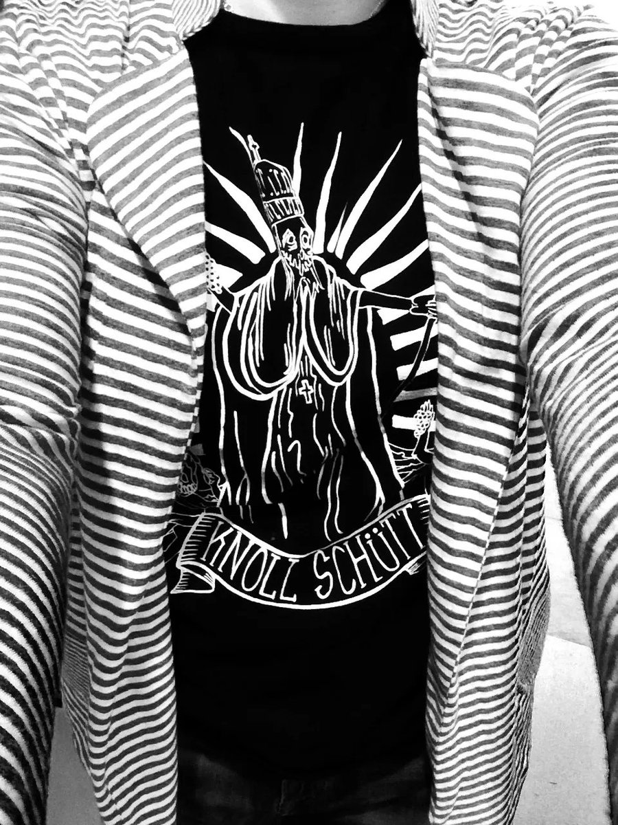 CircoVino's tweet photo. It's the Schütt! Wear it casual or however you'd like, this original design looks great either way.👌
#ShopSmall and get yours here: https://t.co/REBRN024sN 

#supportyourlocals #withthewinecircus #buylocal #austrianwinery #schuttvineyard #wineonthego #winetogo #wineoclock https://t.co/XzrQRRfY2h