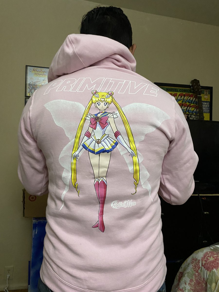 draiman1's tweet photo. Cuando le comprás un regalo y hace que te lo pongas para ver como se ve. 😅

#SailorMoon 🌙
#SuperSailorMoon
#PrimitiveSkate 🛹
#PrimitiveApparel https://t.co/jbREmY4fpY