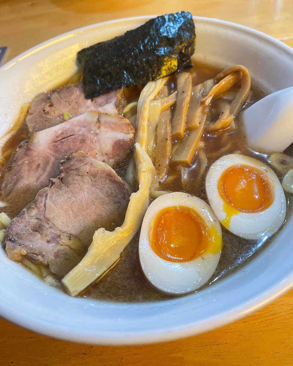 本日の昼飯は 以前から気になっていた 寄居町のラーメン屋さん 【うさぎや】 にて うさぎらーめん大盛の太麺を楽しんだ🍜😋