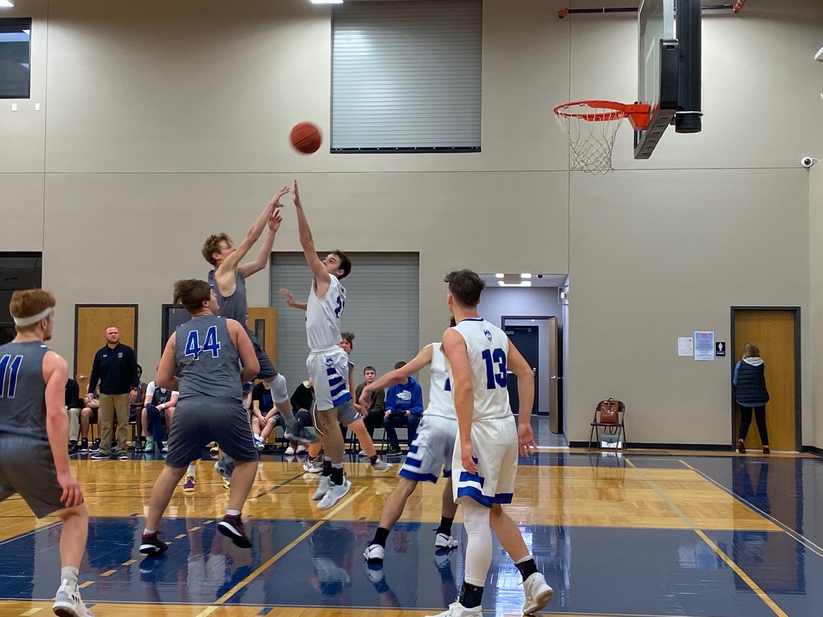 Where is JJ tonight? Isaac Newton Christian Academy taking in some hoops between Cedar Valley Christian and West Central. Workin’ on a story on the Huskies, who won this game, 77-35. #iahsbkb