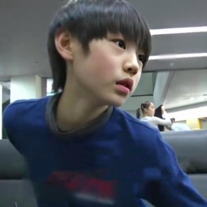 little sunghoon of the day ㅜㅜ