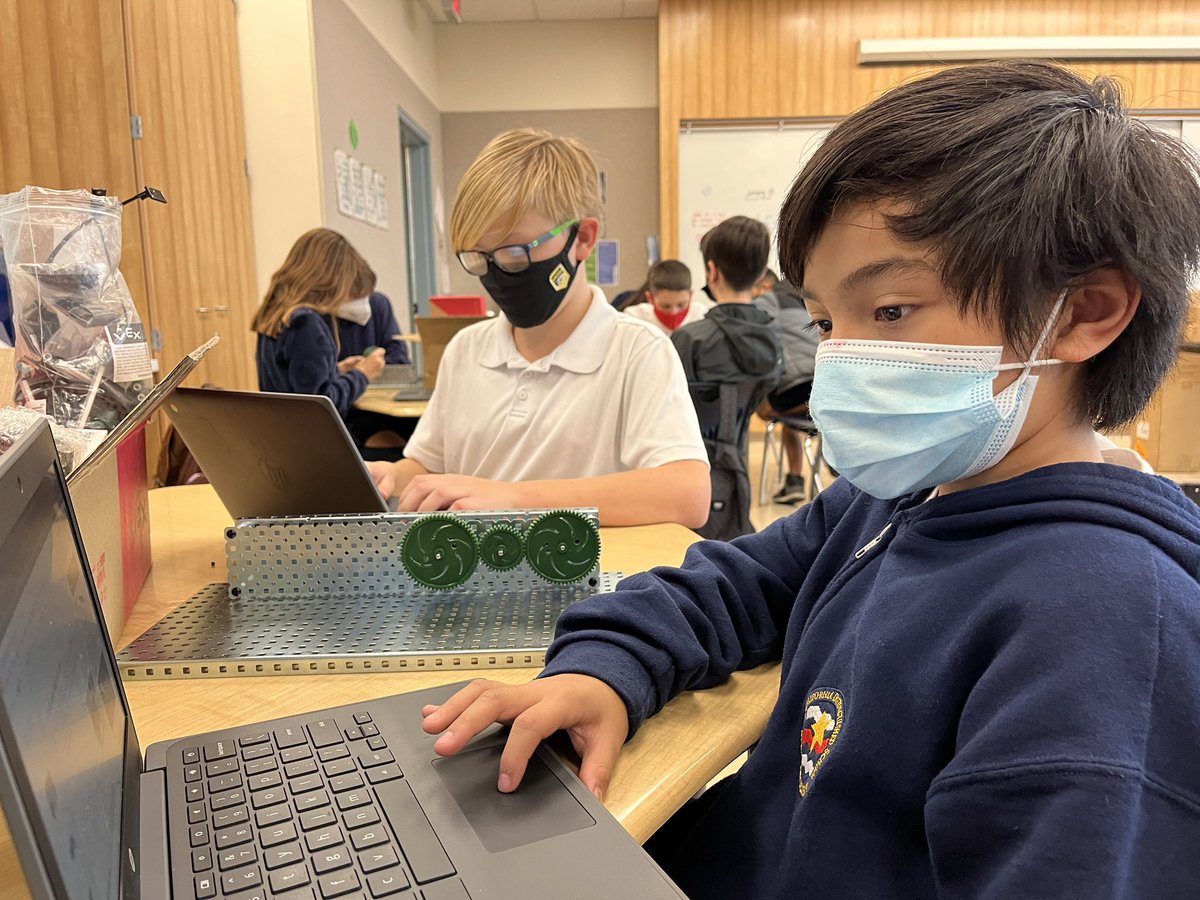 NewcombRobotics's tweet photo. Our students are fascinated with their mechanism assemblies. @NewcombAcademy  #PLTW #STEMeducation #proudtobeLBUSD https://t.co/A3mDYrmViY