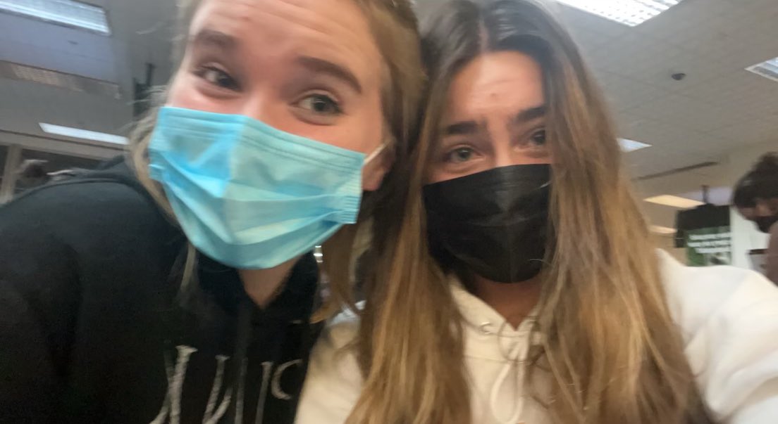 CaleighShaulis's tweet photo. My best friend Kay and I are heading to Florida for the @USSSAFastpitch Select 30 camp this weekend! We can’t wait to play down there, meet some new teammates, and represent Ohio!! #select30 #usssaselect30 @Los_Stuff @ExtraInningSB @outlawsshaulis https://t.co/y8bmIUXUJ2