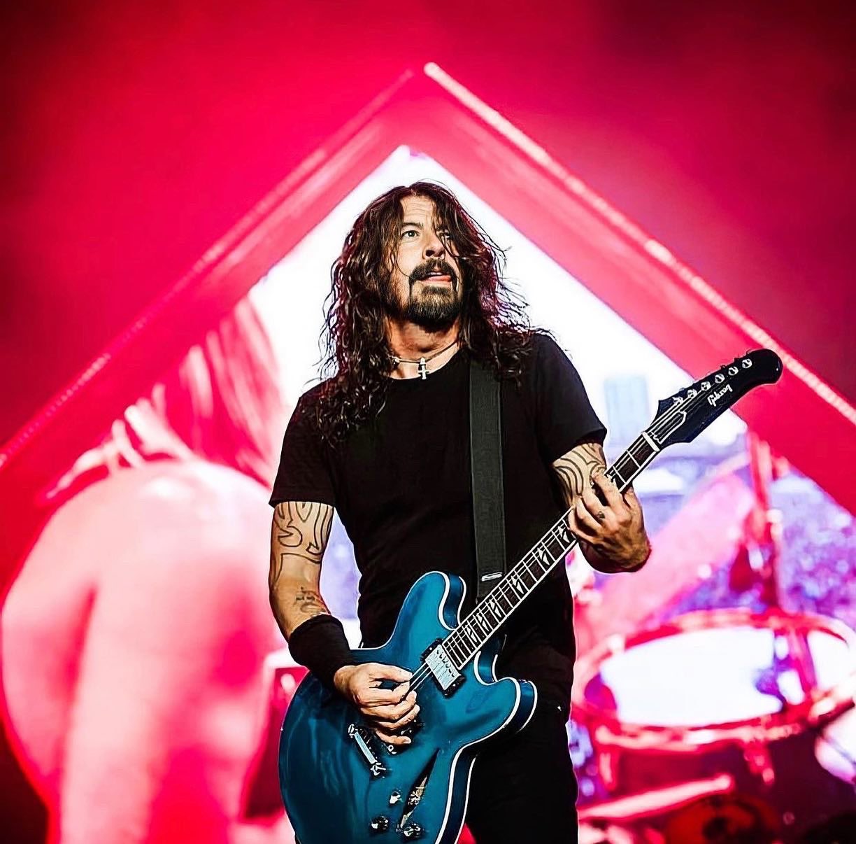Happy Birthday to the nicest guy in rock and roll (and I can say this from experience), Dave Grohl of ! 