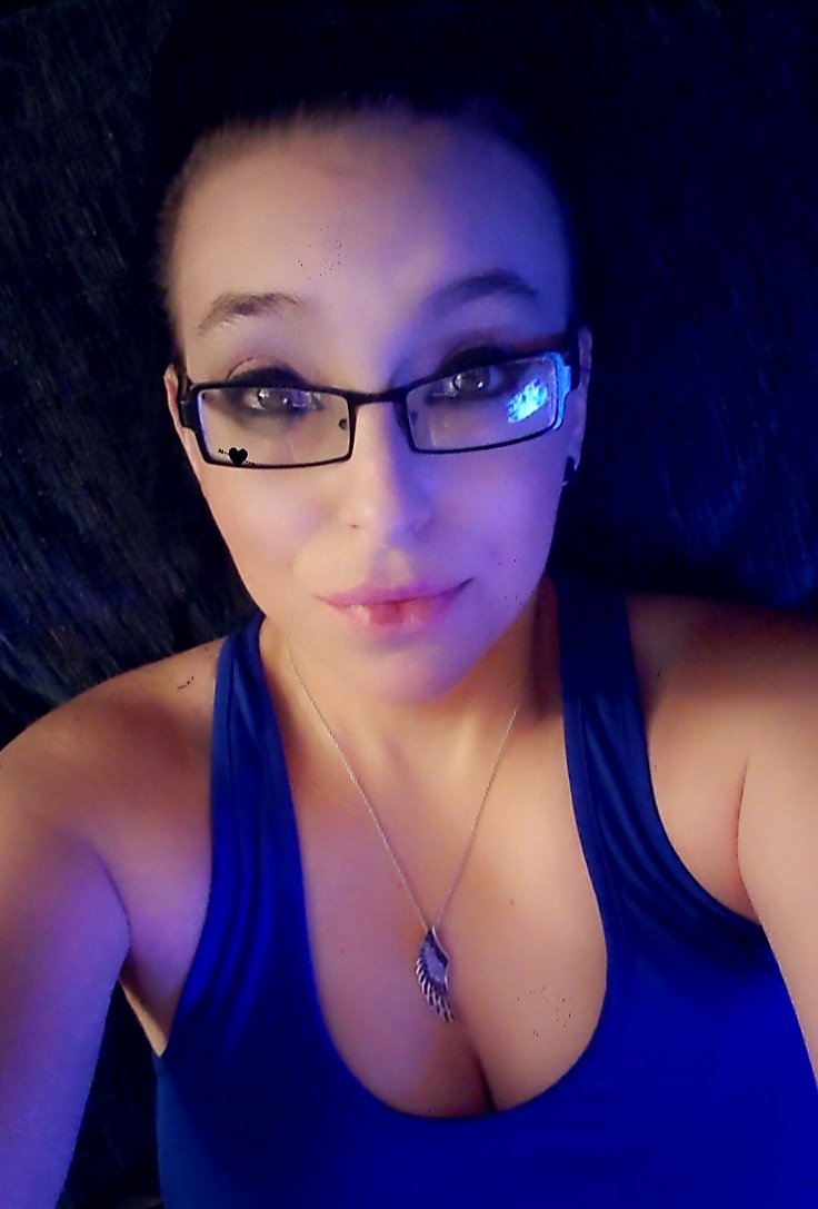 MissMynxi's tweet photo. Got my workout in today even though my head was filled with excuses to not do it, feeling great after though! #Twitch #twitchstreamer #twitchaffiliate #streamer #workout #working #workingoutfromhome #motivated #motivation #accomplished https://t.co/tgPosyqhux
