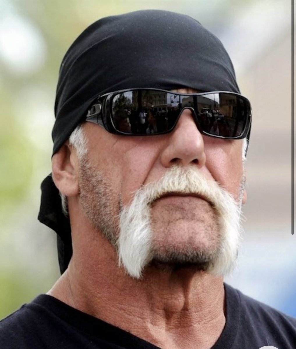 I think this fang look a bit like Hulk Hogan. #fangalike. 