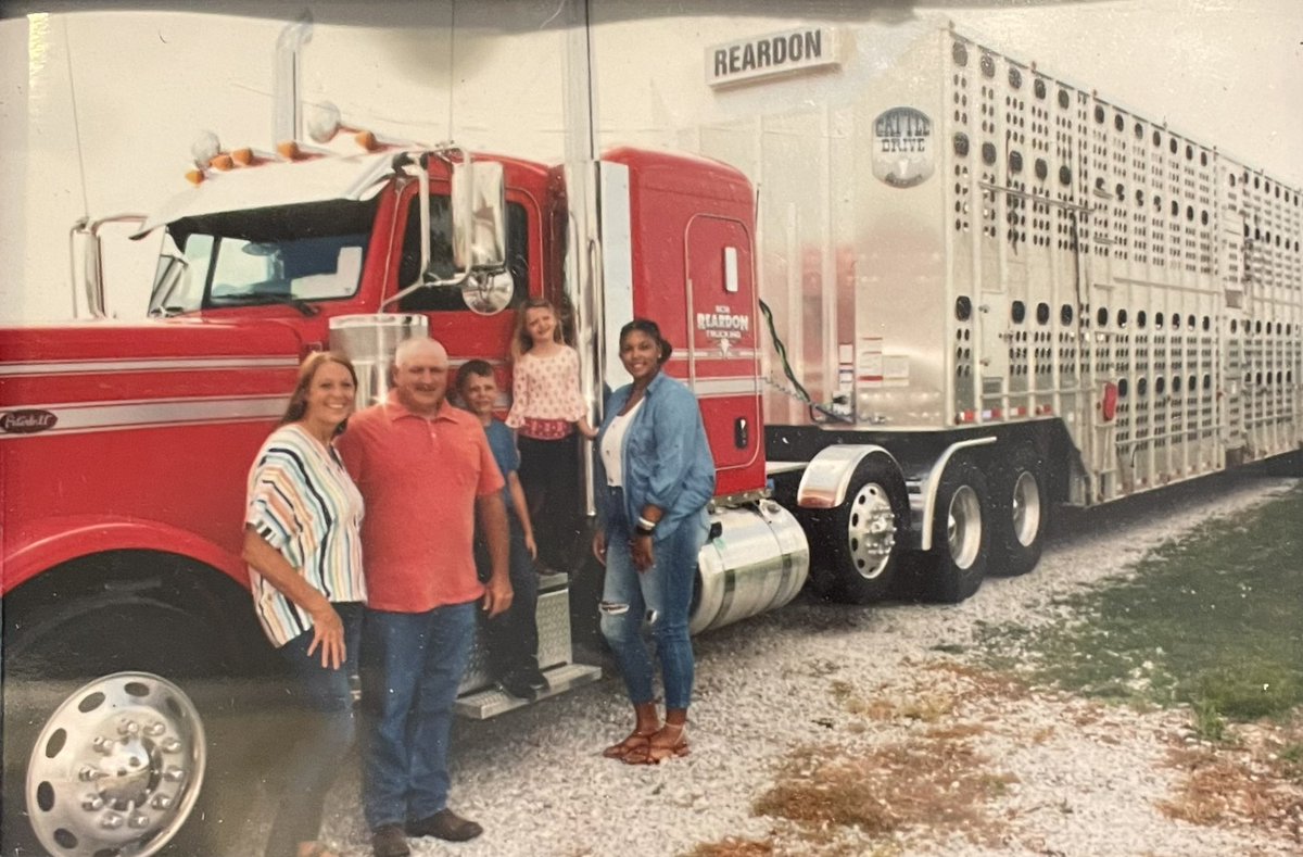 breardon4848's tweet photo. #25yearchallenge￼
Its been 25 years, I went from that white Freightliner to a wife, three kids, and this red Pete! Lots of sleepless nights and endless days, more than I can count! Thanks everyone who helped me along the way!Ev would say, let them truckers roll 10-4! https://t.co/eWNFsMNsEH