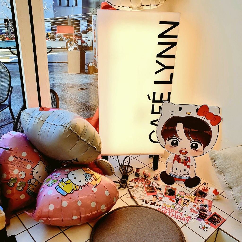 sebaekyeoll's tweet photo. Cafe Lynn @k88a14
This place is sooo cute and I'm a sucker for keychains, it's so cute 😍
#HBDKAI
#짱종인데이
#HappyKAIDay https://t.co/KC6QO2QGC7