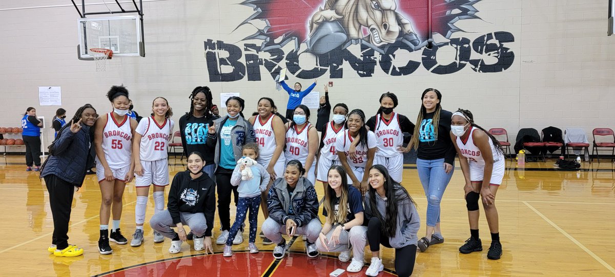 RanchviewGBB's tweet photo. The Lady Wolves went out to support our future Lady Wolves in their win tonight over Vivian Fields. @Coach_Hatch22 and the Lady Broncos did an awesome job tonight. @PutterRenee @RamirezCoach @coachsmith3013 🏀 💪🏼 https://t.co/It3HSXqQCl