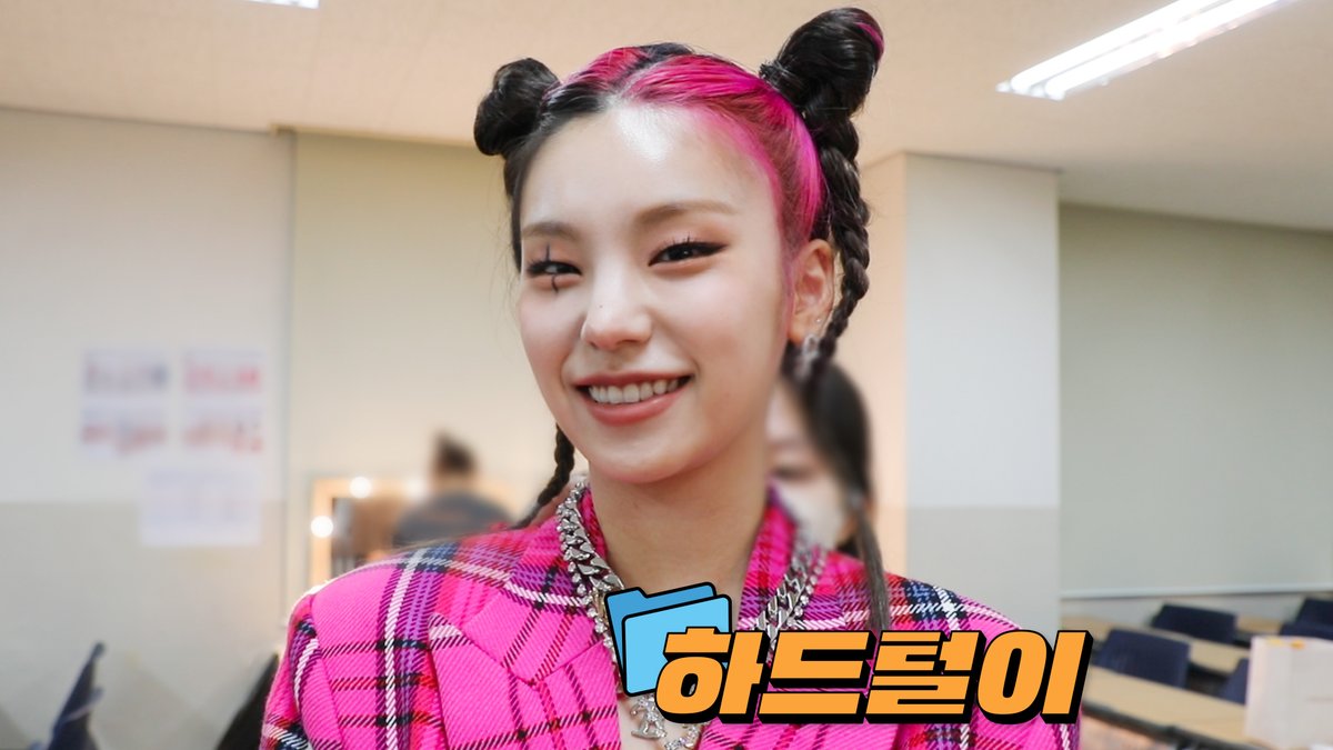Image for ITZY “2021 Hard Hair” EP.10 The Kelly Clarkson Show Backstage 💾 https://t.co/IUnJmuOnyw ITZY MIDZY @ITZYofficial https://t.co/nRn6bqsSZV
