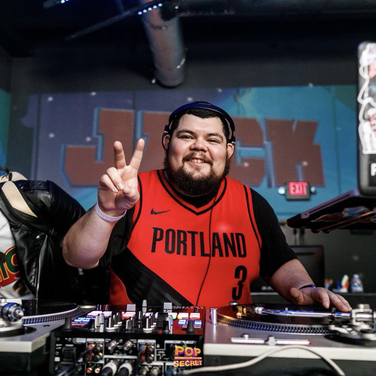 HauteSauceSEA's tweet photo. This sat @ HS! We’re back at Q for a night of hip-hop + dance with only the best. ❤️‍🔥 ➠ @DJ_Jack, @djmegatran, Nostalgia B (@rauschenbach) &amp; @dj100proof.

🔗 https://t.co/plINn1gvUv https://t.co/UNs01zvakc