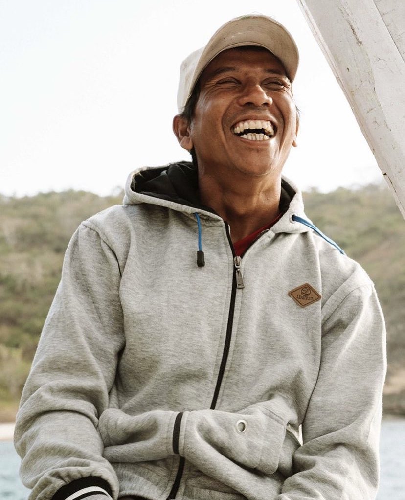 Manan has an infectious smile and attitude. I have seen him fishing sharks, I have seen him with tourists, his natural skills in the water and his desire to work hard at whatever his doing is why we love him so much. His main motivation to fish is his sons school fees.