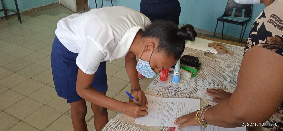 ZuliaMonier's tweet photo. @Gladys390319072 Dominio del contenido y  la didáctica, demostraron los maestros en formación de 4to Año en la defensa de su ejercicio de culminación de estudio. https://t.co/jKIW1LymEn