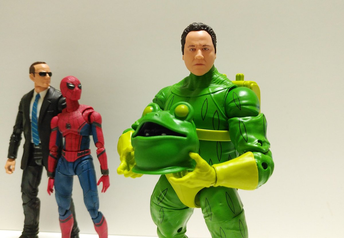 人知れず人の為、フロッグマンとして活躍するハッピー? #コールソン 